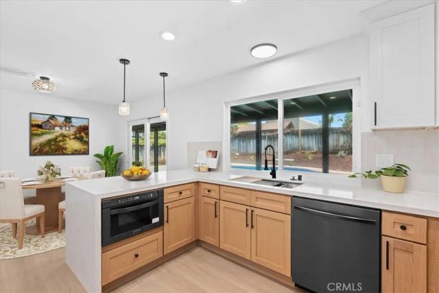 2463 Falling Oak, Riverside, CA 92506