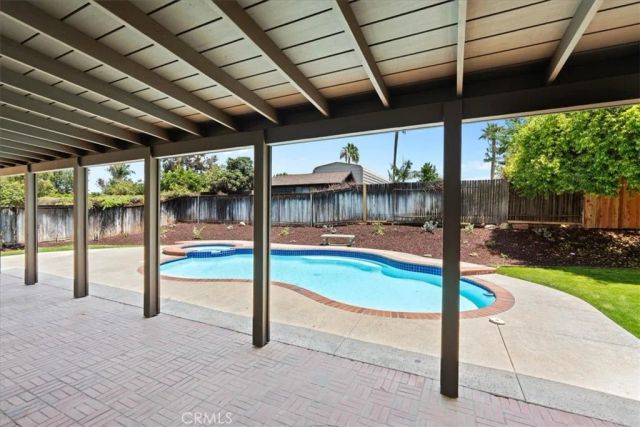 2463 Falling Oak, Riverside, CA 92506