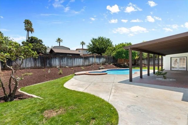 2463 Falling Oak, Riverside, CA 92506