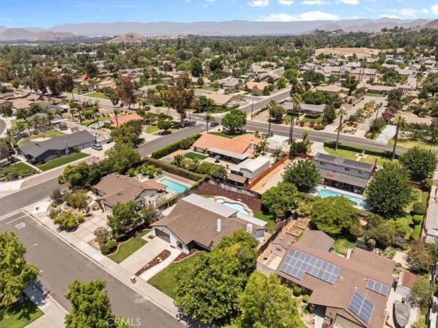 2463 Falling Oak, Riverside, CA 92506