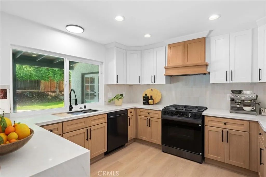 2463 Falling Oak, Riverside, CA 92506