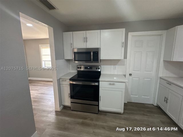 9401 NW 20th St, Pembroke Pines, FL 33024