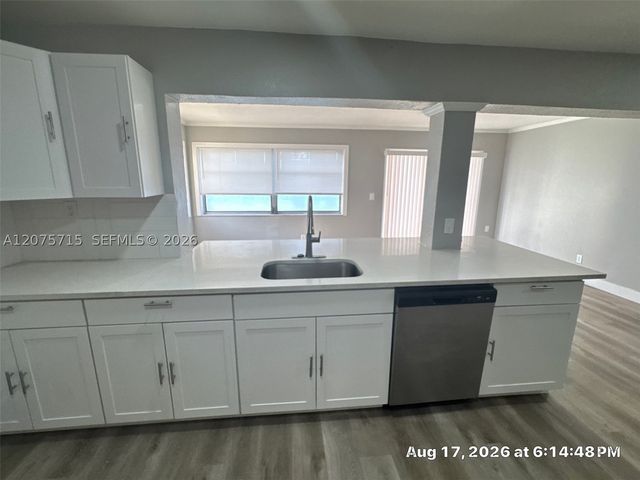 9401 NW 20th St, Pembroke Pines, FL 33024