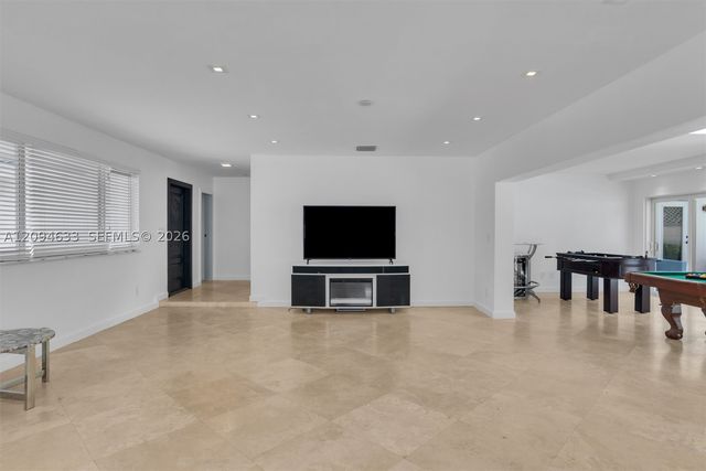 20330 Highland Lakes Blvd, Miami, FL 33179