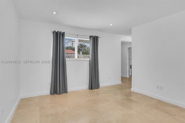 20330 Highland Lakes Blvd, Miami, FL 33179