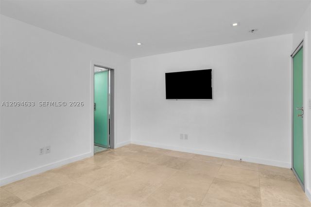 20330 Highland Lakes Blvd, Miami, FL 33179
