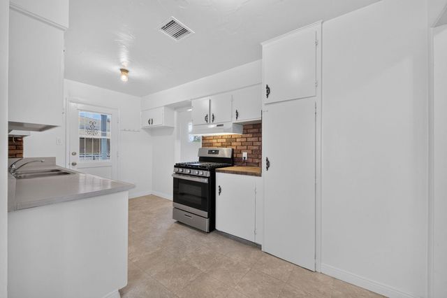 4944 Wilton Place, Riverside, CA 92504
