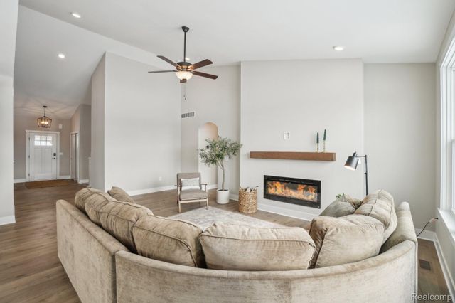677 Round Rock Dr, Marion Township, MI 48843