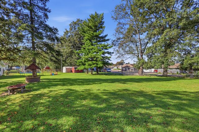 2141 W Mile Road, Springfield, OH 45503