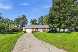2141 W Mile Road, Springfield, OH 45503