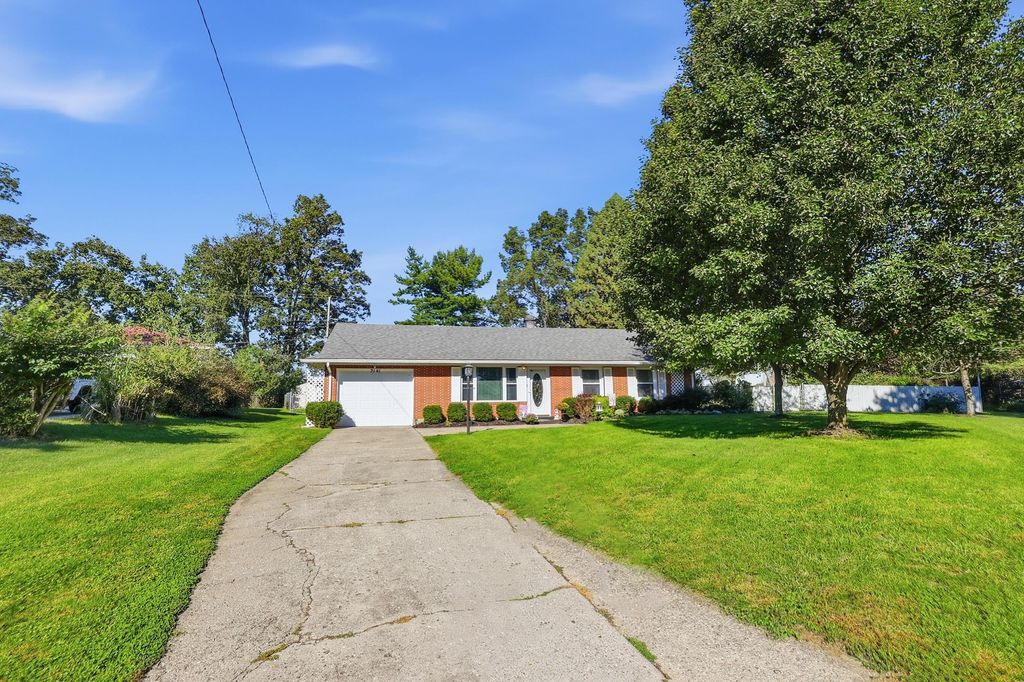 2141 W Mile Road, Springfield, OH 45503