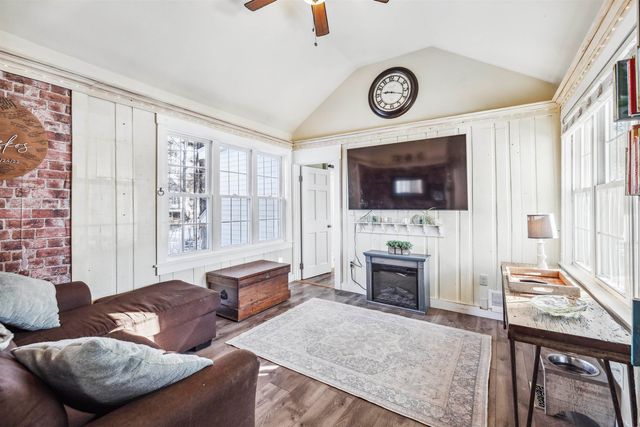 16 Davis Park, Plaistow, NH 03865