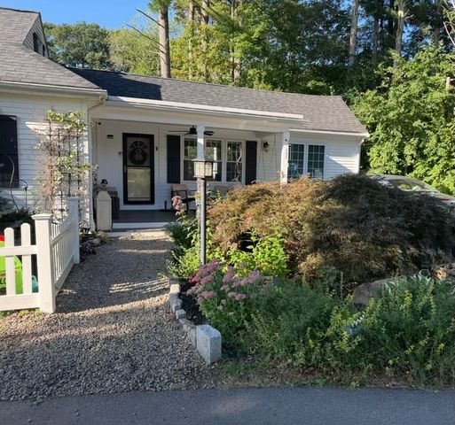 16 Davis Park, Plaistow, NH 03865