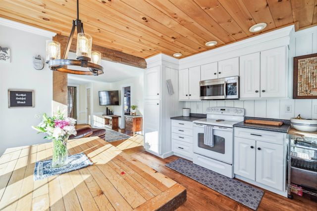 16 Davis Park, Plaistow, NH 03865
