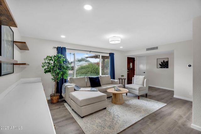 506 E ELLIS Drive, Tempe, AZ 85282