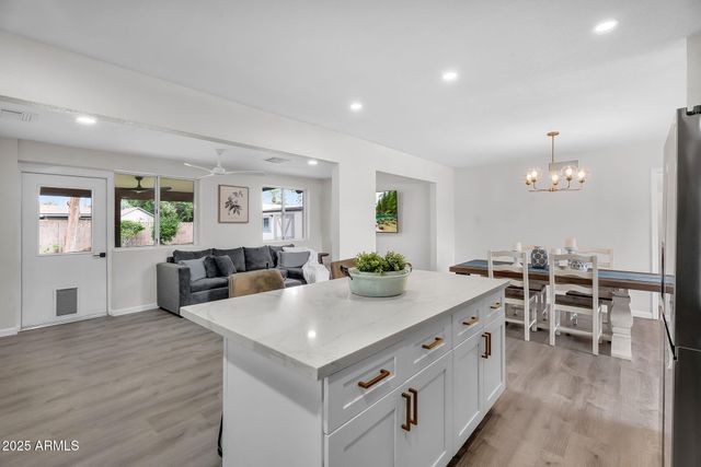 506 E ELLIS Drive, Tempe, AZ 85282