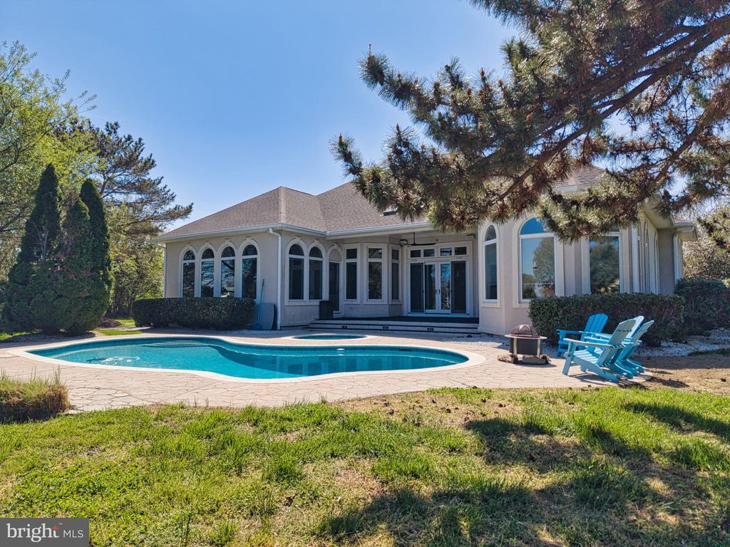 Image 7 of property listing at 2855 COX NECK RD, Chester, MD 21619