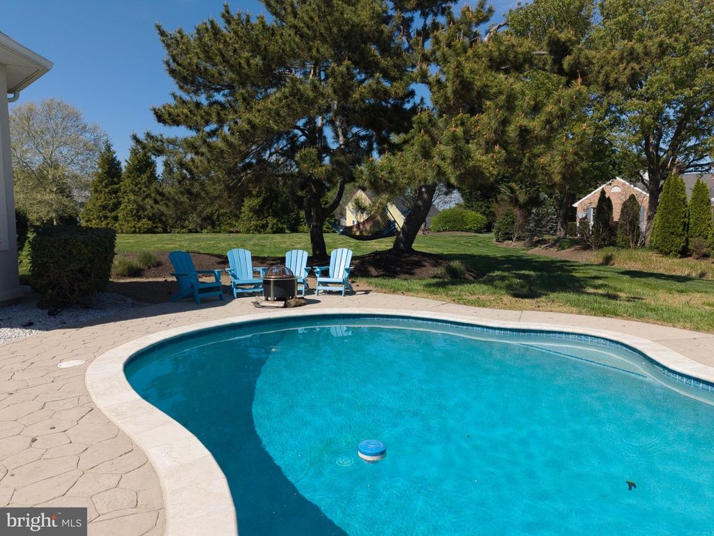 Image 8 of property listing at 2855 COX NECK RD, Chester, MD 21619