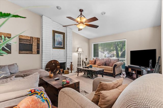 2810 Bogdan Ct, Sacramento, CA 95827