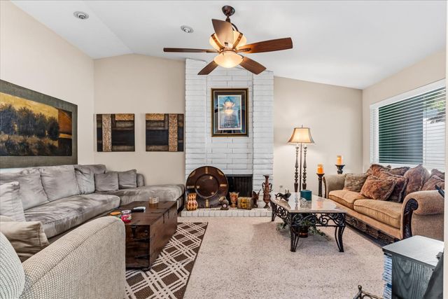 2810 Bogdan Ct, Sacramento, CA 95827