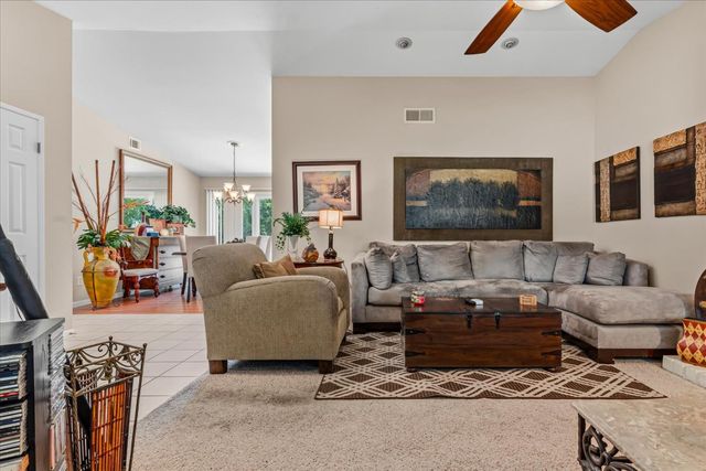 2810 Bogdan Ct, Sacramento, CA 95827