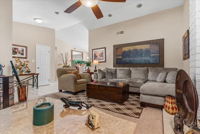 2810 Bogdan Ct, Sacramento, CA 95827