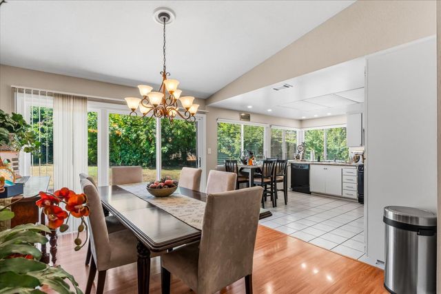 2810 Bogdan Ct, Sacramento, CA 95827