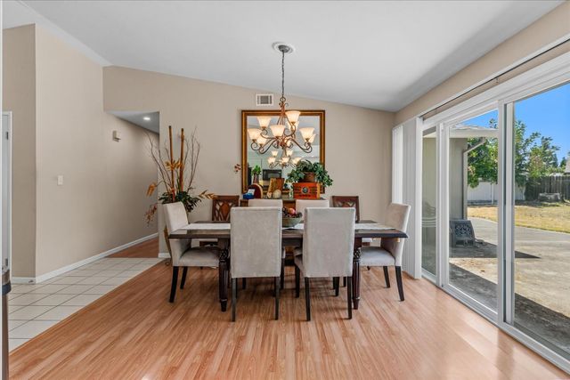 2810 Bogdan Ct, Sacramento, CA 95827