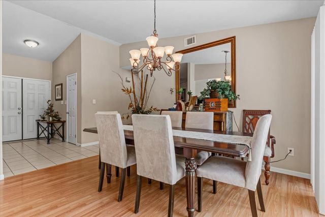 2810 Bogdan Ct, Sacramento, CA 95827