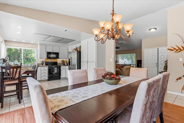 2810 Bogdan Ct, Sacramento, CA 95827