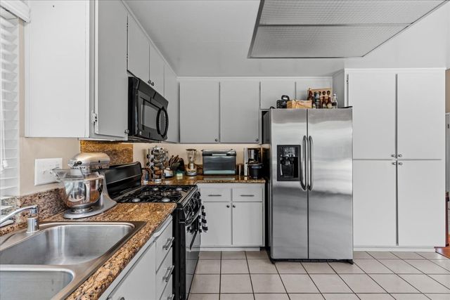 2810 Bogdan Ct, Sacramento, CA 95827