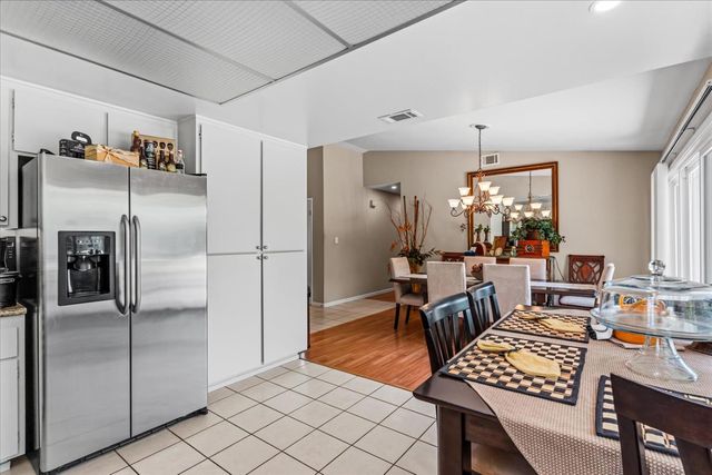 2810 Bogdan Ct, Sacramento, CA 95827