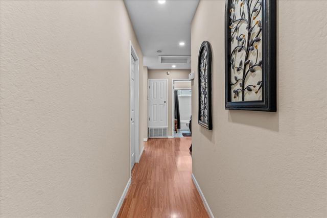 2810 Bogdan Ct, Sacramento, CA 95827