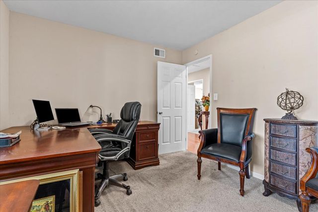 2810 Bogdan Ct, Sacramento, CA 95827