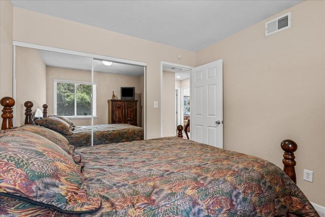 2810 Bogdan Ct, Sacramento, CA 95827