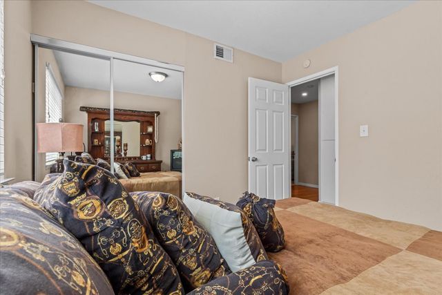 2810 Bogdan Ct, Sacramento, CA 95827
