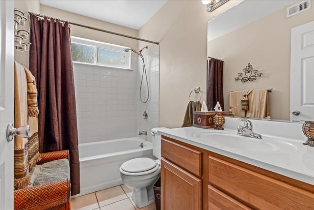 2810 Bogdan Ct, Sacramento, CA 95827