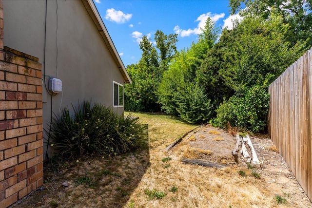 2810 Bogdan Ct, Sacramento, CA 95827