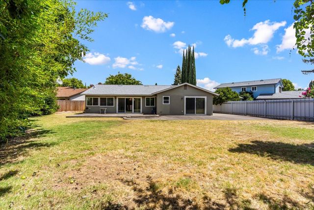 2810 Bogdan Ct, Sacramento, CA 95827