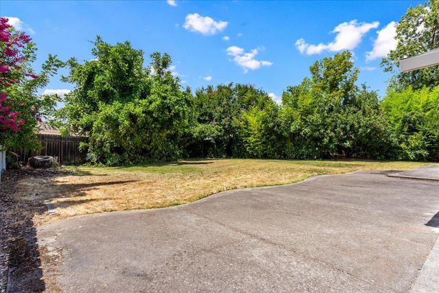 2810 Bogdan Ct, Sacramento, CA 95827