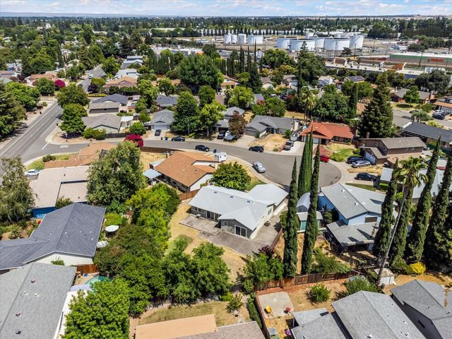 2810 Bogdan Ct, Sacramento, CA 95827