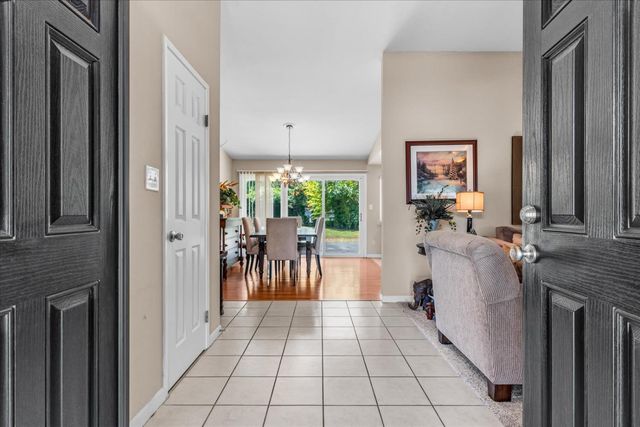 2810 Bogdan Ct, Sacramento, CA 95827
