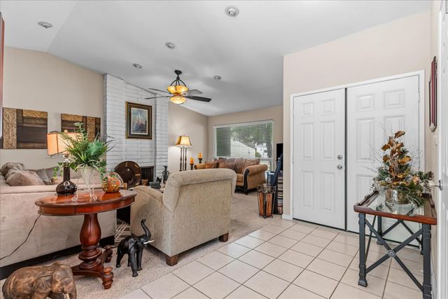 2810 Bogdan Ct, Sacramento, CA 95827