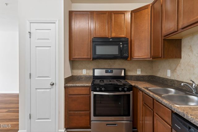 11100 Gwynn Oaks Drive 105, Raleigh, NC 27614