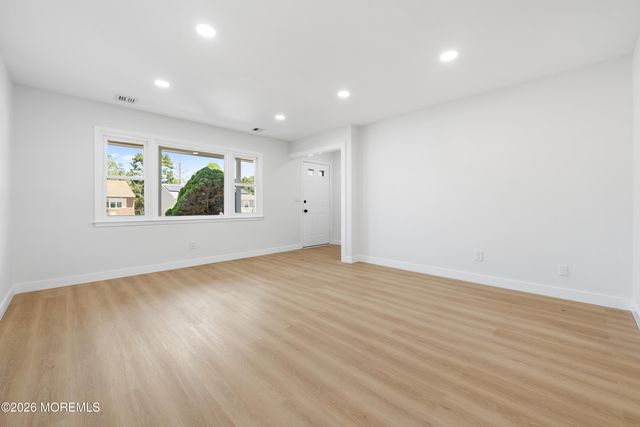 33 Whitmore Drive, Toms River, NJ 08757