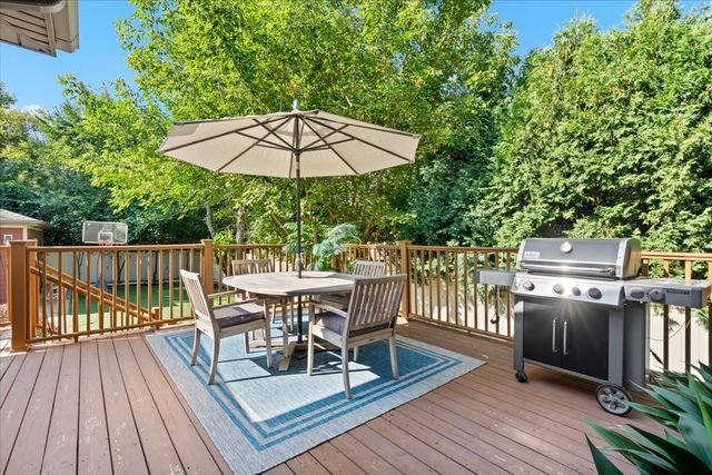 1180 Taylor Avenue, Highland Park, IL 60035