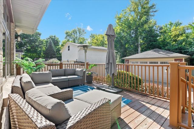 1180 Taylor Avenue, Highland Park, IL 60035