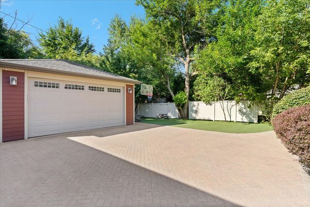 1180 Taylor Avenue, Highland Park, IL 60035