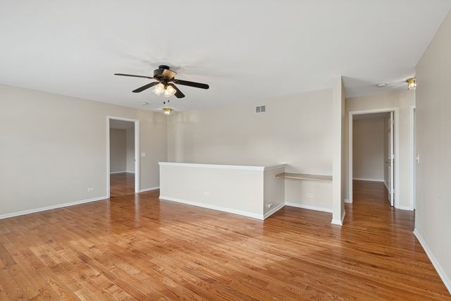 145 S Oakleaf Road, Algonquin, IL 60102