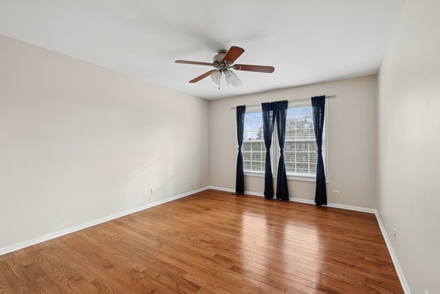 145 S Oakleaf Road, Algonquin, IL 60102